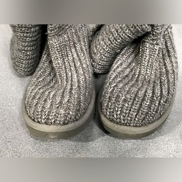LikeNew Ugg Classic Cardy Gray SweaterKnit KneeHigh Button-Up Foldover Boots Sz6 - Picture 3 of 8